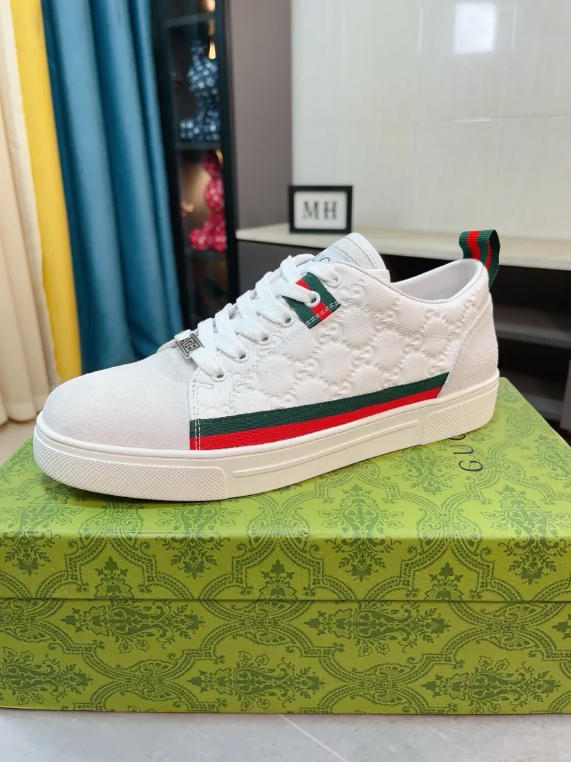Men's shoes 💰420🌸🌸[GUCCI] Gucci's new spring and summer slip-on loafers with cartoon characters, Fendi F's low-cut trendy men's shoes, 😈The upper is made of Italian 🇮🇹 imported sheep suede with Lafayette embroidered leather, full pigskin lining, original rubber non-slip outsole! The style is high-profile and elegant, and the upper is versatile and fashionable. 🇱🇾🇱🇾A large number of ready-made and reposted pictures will be sold! 38-44,